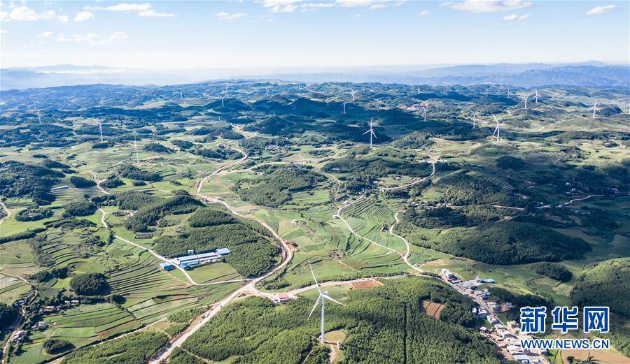毕节市威宁彝族回族苗族自治县雪山镇的"组组通"硬化路(6月20日无人机