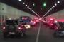 晚高峰隧道内为救护车让道 网友：让正能量充满中国