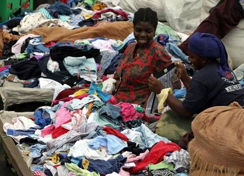 探秘非洲二手贸易市场:二手衣穿出的"现代性"假象