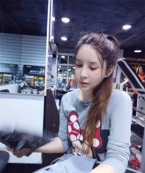 同是网红脸,这个韩国变性人竟比真正的网红还要美