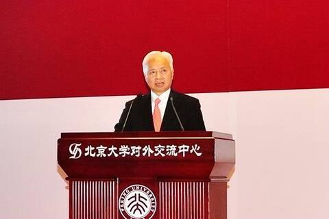 香港中总会长杨钊北大演讲,寄语年轻人要一心三肯_手机凤凰网
