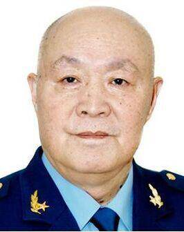 由于父亲参加革命,疏于管教,而旧社会不少人吸鸦片,刘俊泰早年吸鸦片