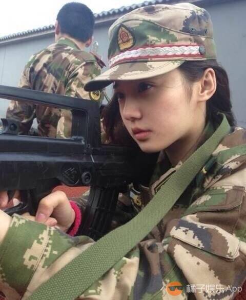 和杨洋走得近,和黄轩嘿嘿嘿,彭于晏微博回复,扒一扒网红美美de夏夏