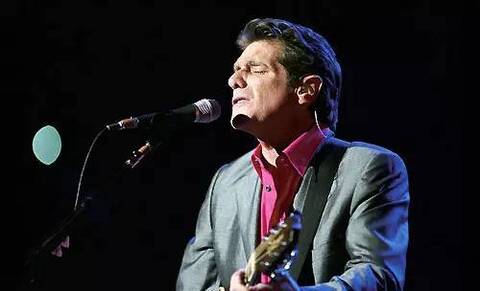 老鹰乐队的glennfrey去世你们刷加州旅馆确定没哭错人吗