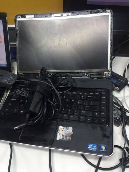 去哪儿员工砸电脑怒斥ceo?网友评论炸了