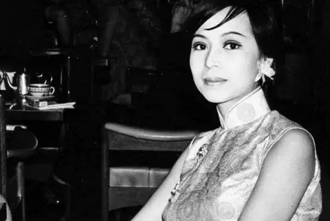 她堪称亚洲第一艳星卖军火做间谍她的每一件衣服从不白脱