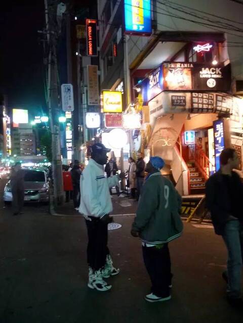 日本歌舞伎町,宰客的黑人皮条客占领了风俗店_手机凤凰网
