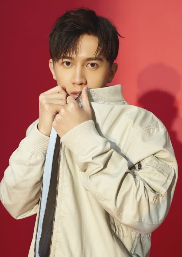 邻家弟弟初长成 新生代小生张哲写真曝光