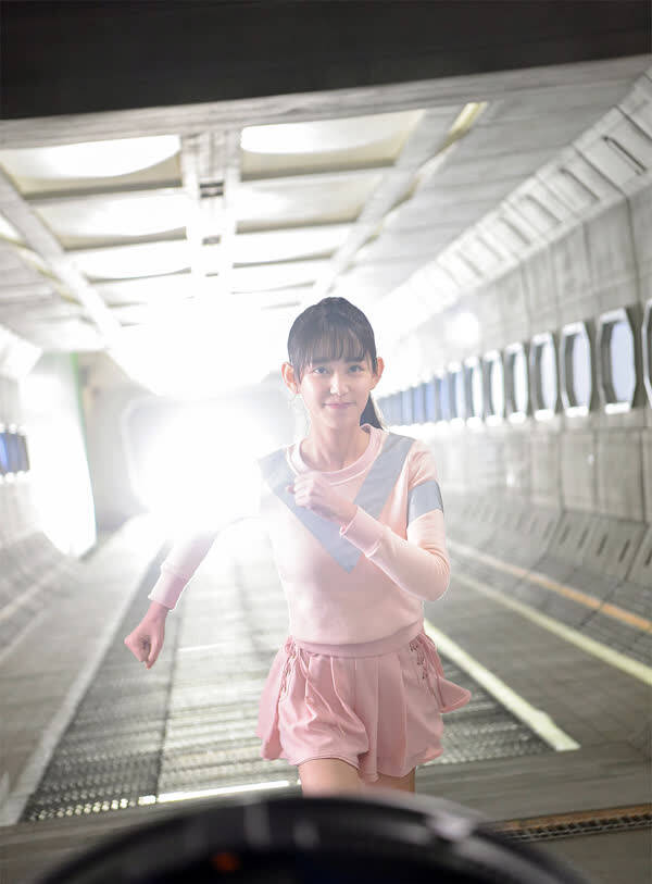 蒋依依《端脑》饰真假晴知 展现甜美少女的双面魅力