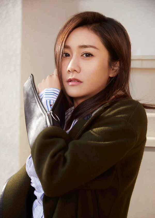 刘芸小年晒美照笑容款款 网友纷纷送祝福