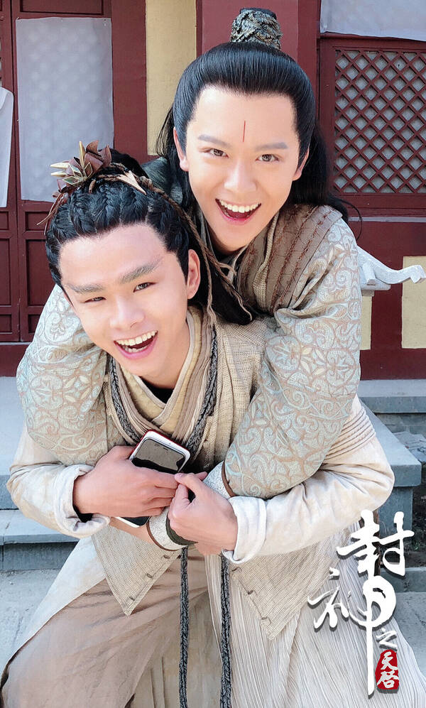 傅方俊《封神之天启》杀青 "热血天团"兄弟情深