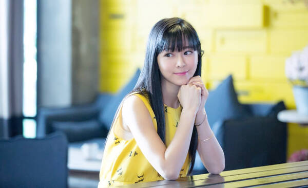 杨安琪盲约开播携手蒋欣演绎同母异父姐妹情