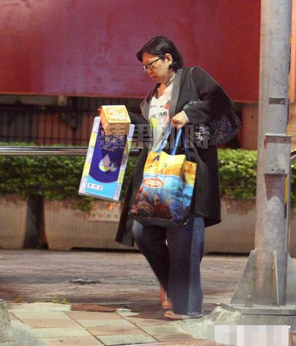 伍佰太太罕见曝光差5岁姐弟恋恩爱20年图