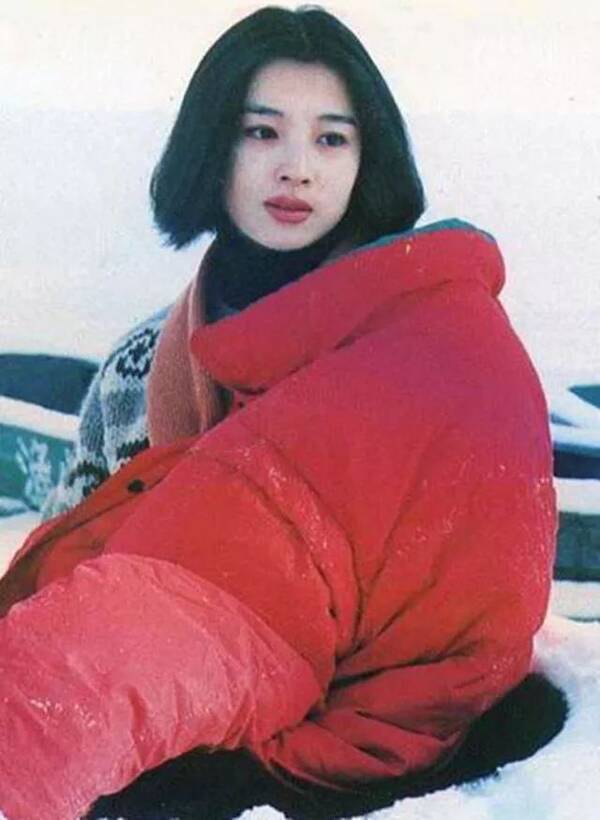 她是袁立姐姐,早恋险遭退学,离婚后为女息影16年