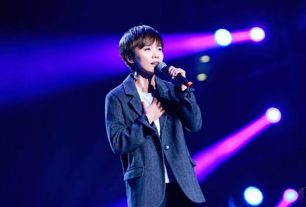 谢依霖主持映客先生盛典 李荣浩杨丞琳齐献唱