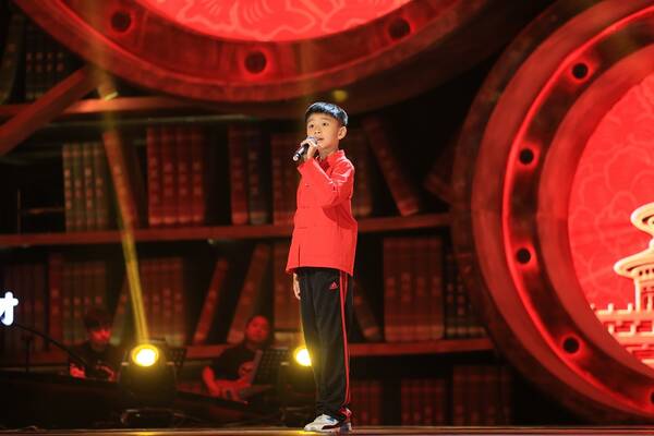 王泓翔获梅派大师李胜素点拨返场献唱《梦北京》