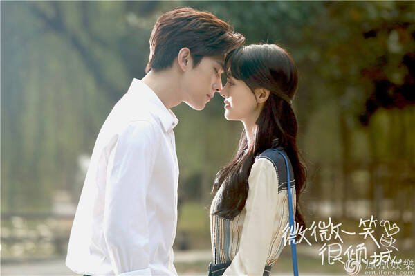 女友生病的正确照顾方式!《微微》杨洋上演"擦头杀"