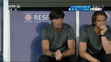 勒夫这回不吃鼻屎了!手伸内裤掏裆 扣屁股闻味儿