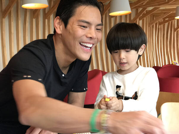 《爸爸4》第五战江西 向佐李亦航重逢告白:很想你