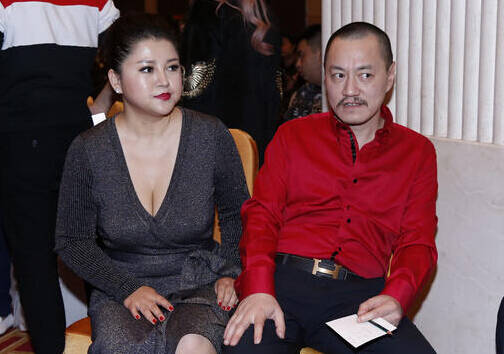 雪村夫妇合体现身 妻子身材丰腴上围抢镜(图)