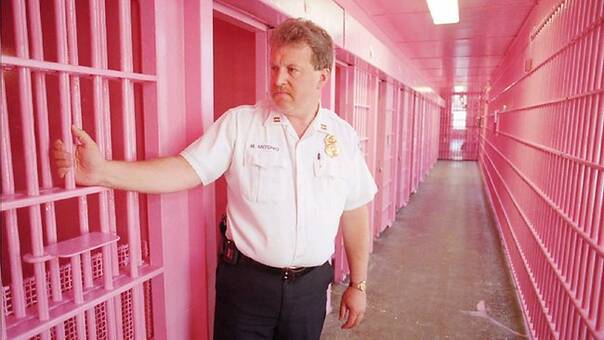 观光150723:监狱刷成粉红色 用少女心"萌化"囚犯