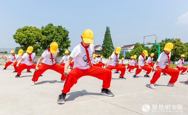 图为2019年5月10日,安徽省铜陵市郊区周潭镇永升小学,"东乡武术"