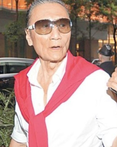 今年8月便踏入80岁的谢贤,昨日到深圳为电视剧《赌城群英会》开工,怎