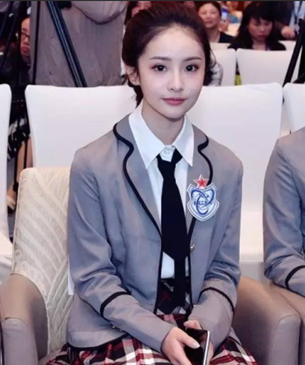 穿越网络剧《纳妾记第二季》,在剧中饰演与杨秋池暗生情素的柳若冰