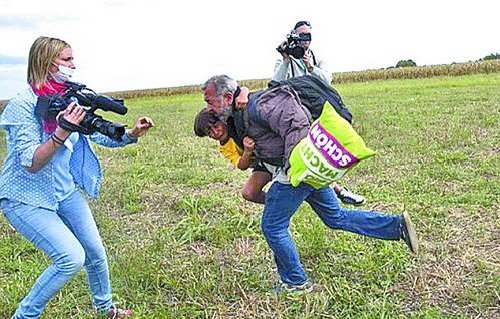 [说正事]伸腿绊倒难民的女摄像师 她本人要成难民了