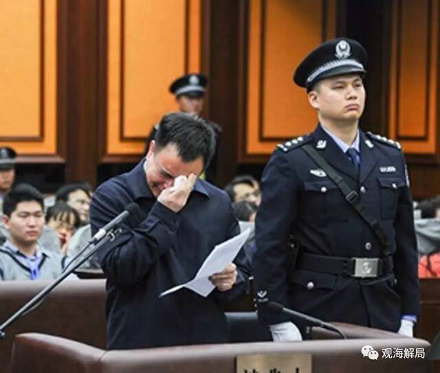 鸦雀无声,全身发抖!中纪委首披露会场带走贪官情形