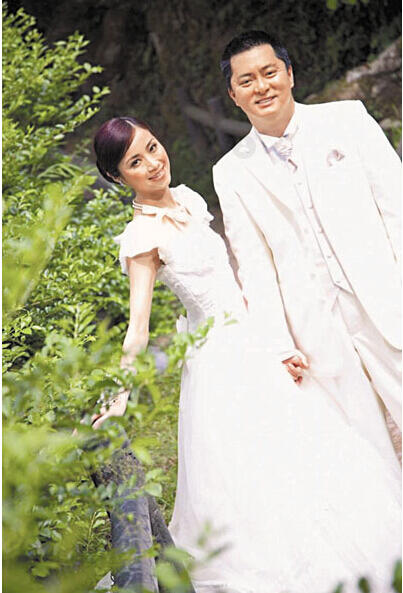 94年港姐冠军谭小环与老公蔡强荣(资料图)