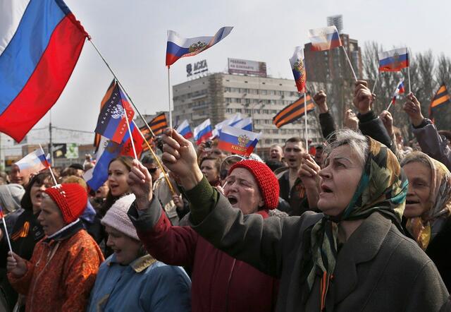 莫斯科举行支持克里米亚公投游行