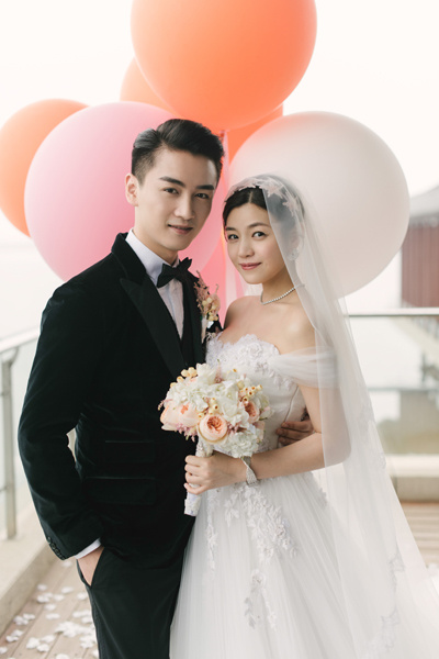 "杨过小龙女"大婚 最美伴娘团抢镜