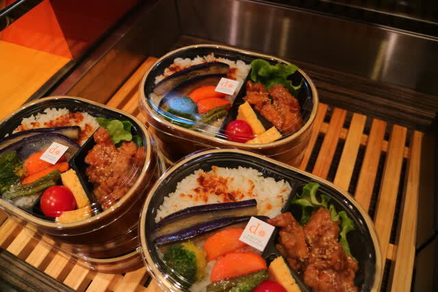 日本车站的铁路盒饭 做成这样在中国肯定没人买