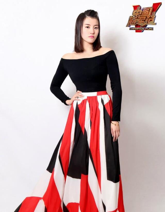 大长裙秀香肩 傅园慧也可以如此女神