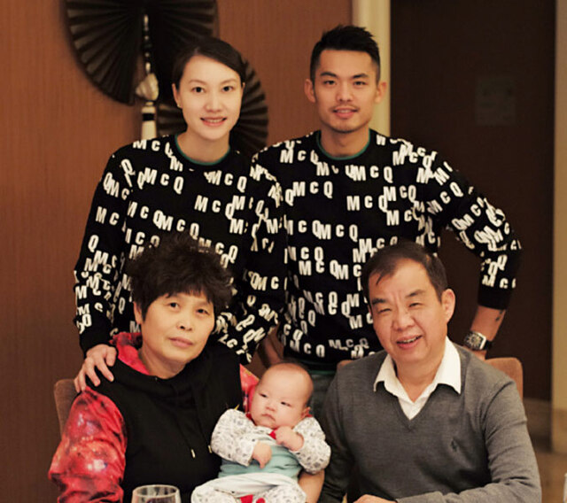 13/21林丹,谢杏芳一家.