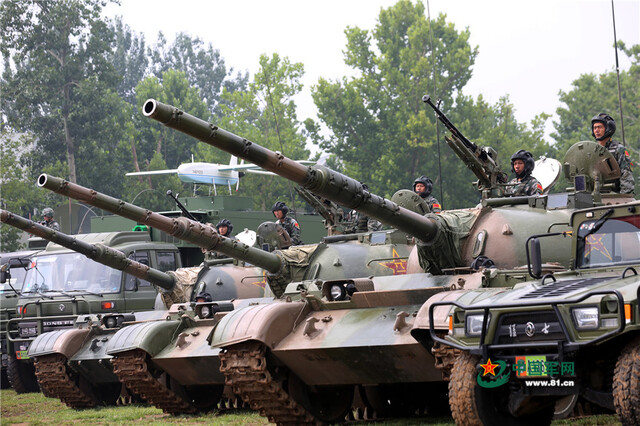 朱日和b打响 第26集团军出动79式坦克厮杀蓝军