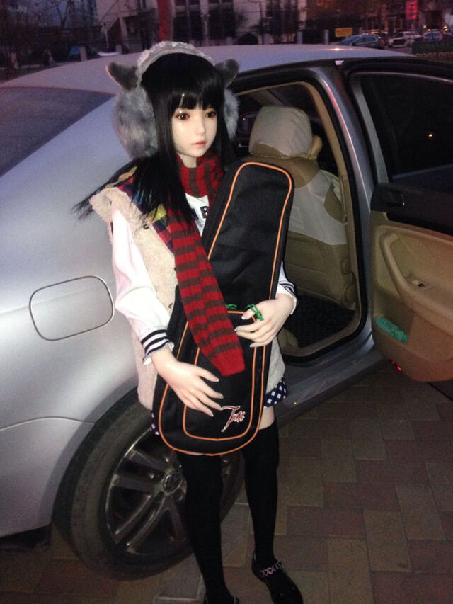 重病男子买充气娃娃当女儿