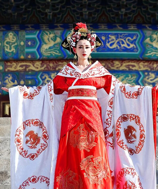 武媚娘cos照竟是美男子妆扮相似度极高 美貌不输范爷