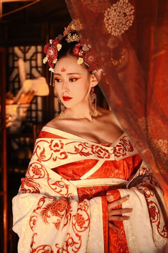 武媚娘cos照竟是美男子妆扮相似度极高 美貌不输范爷