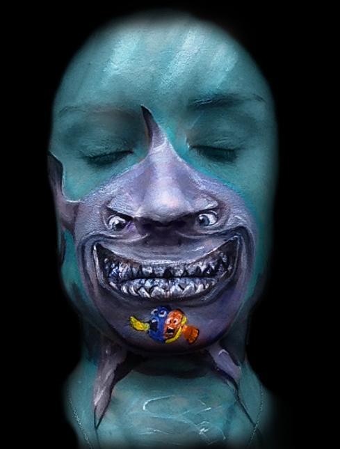 人脸彩绘 胆小慎点