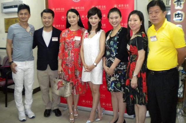 61岁的赵雅芝去养老院慰问"同龄"老人,其结果竟然~~刷爆屏了