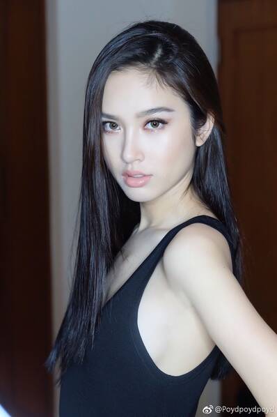 身材惹火的她17岁进行变性手术做女人,活跃于泰国和东南亚地区的演艺