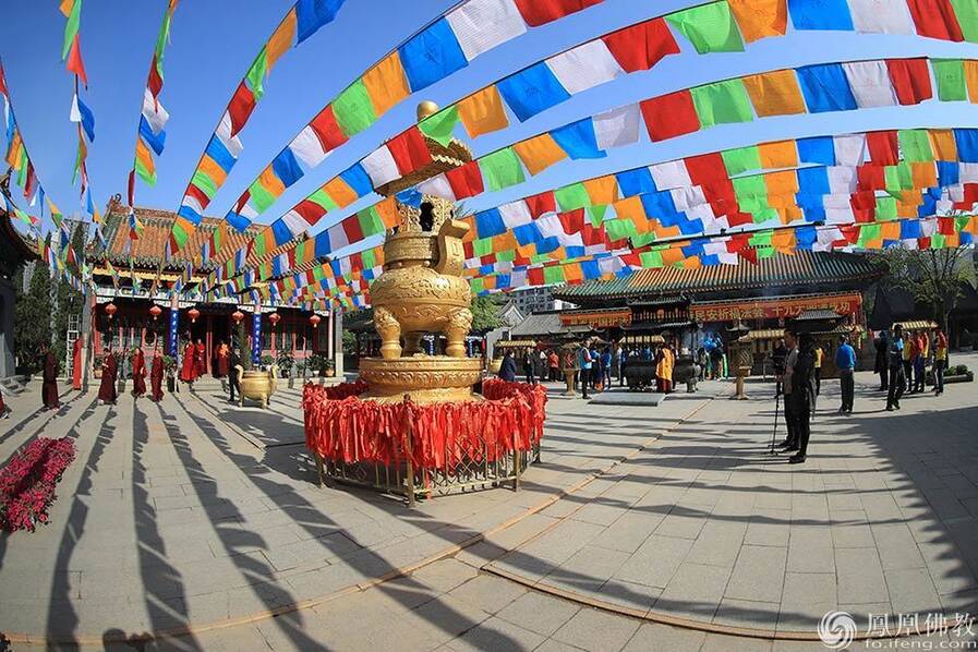 厉害了守着大清龙脉的金佛藏在沈阳皇寺