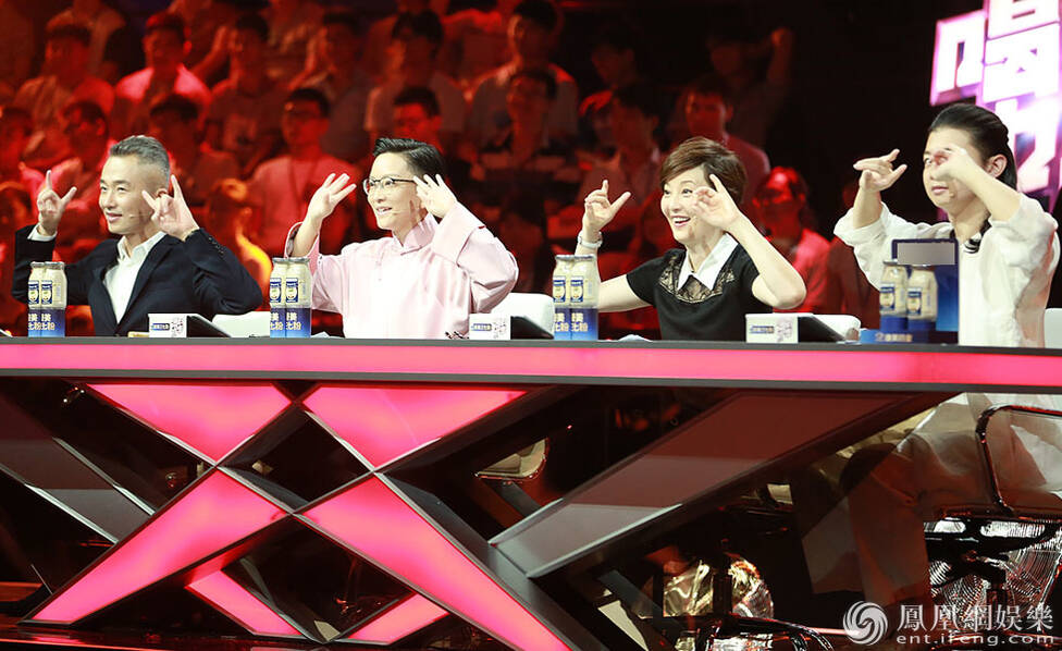 《喝彩中华》中,不仅有包括京剧,豫剧,昆曲,皮影戏等多种剧种呈现,更