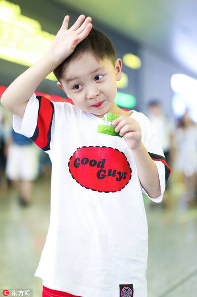 邓莎与儿子大麟子.