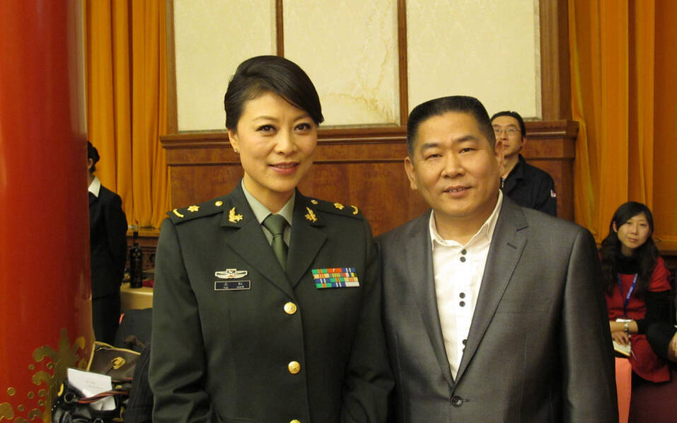 年轻时的岳红.(资料图)