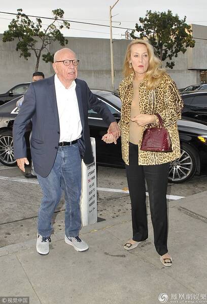 默多克和四婚妻子瑞莉·霍尔.