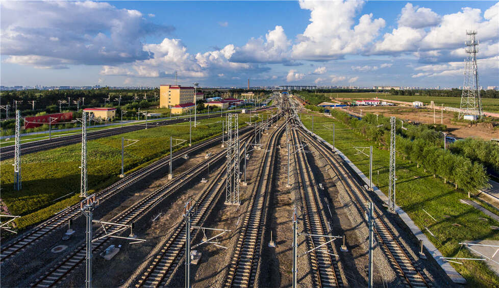 哈佳铁路伴我行我国高寒地区最长快速铁路9月30日正式开通