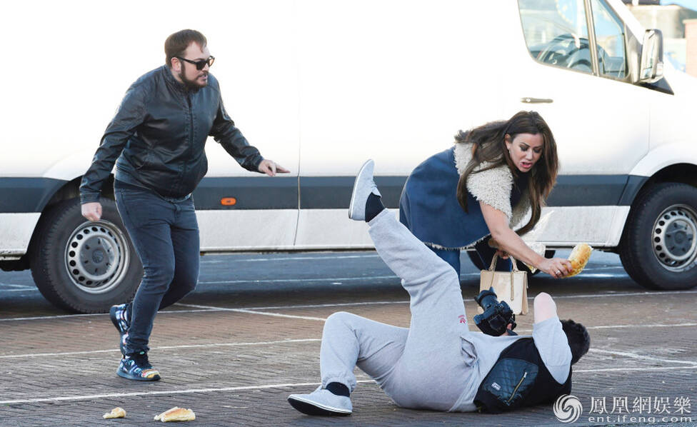 08) 英国曼切斯特,当地时间1月3日,真人秀女星丽莎·阿普尔顿(lisa